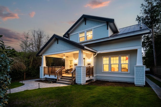 custom-home-victoria-exterior-coverd-front-dusk